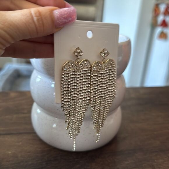 Elegant Statement heart Gold Dangle Earrings - Picture 6 of 13